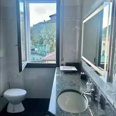 Flat In Near To The Apartment