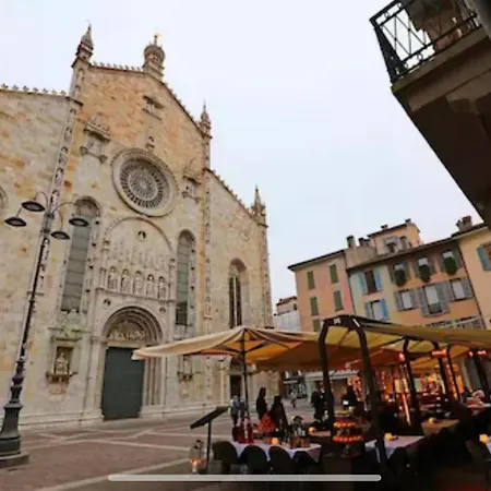 Flat In Near To The Como