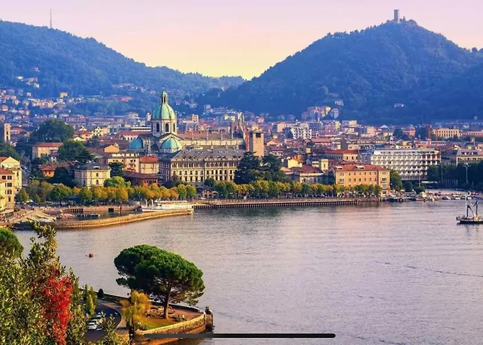 Flat In Near To The * Como